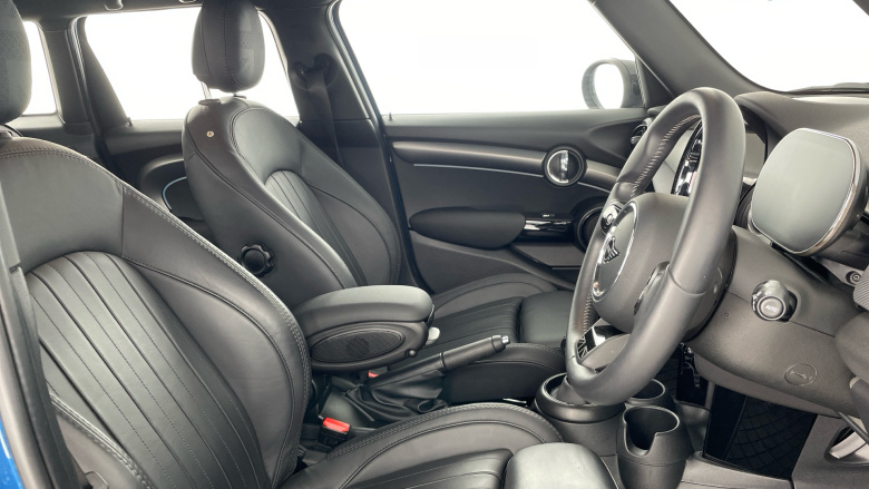 MINI Hatchback 1.5 Cooper Exclusive Premium 5dr Auto Petrol Hatchback